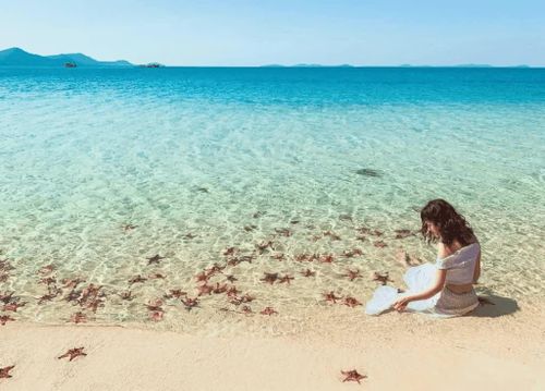 Bãi Sao nổi tiếng với cát trắng và nước biển trong xanh