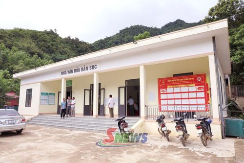 Nhà văn hóa bản Sọc, xã Mường Bang được đầu tư sửa chữa, nâng cấp.