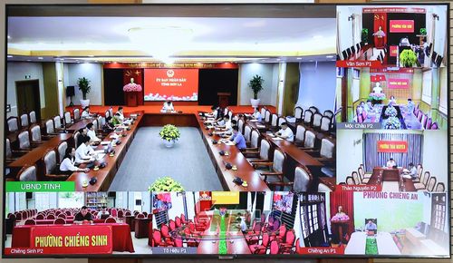 Điểm cầu các xã, phường dự họp.
