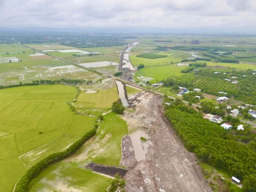 Cao tốc Dầu Giây - Tân Phú là đoạn đầu của tuyến cao tốc Dầu Giây - Liên Khương, dài khoảng 60km có điểm đầu tại nút giao Dầu Giây và điểm cuối tại xã Phú Lâm, TP Đồng Nai. Dự án được đầu tư theo phương thức đối tác công tư (PPP), hợp đồng BOT, vận tốc thiết kế 100km/h, quy mô 4 làn xe. Dự án được đầu tư đồng bộ hệ thống thu phí không dừng, trung tâm điều hành, chiếu sáng và hệ thống giám sát giao thông thông minh (ITS).