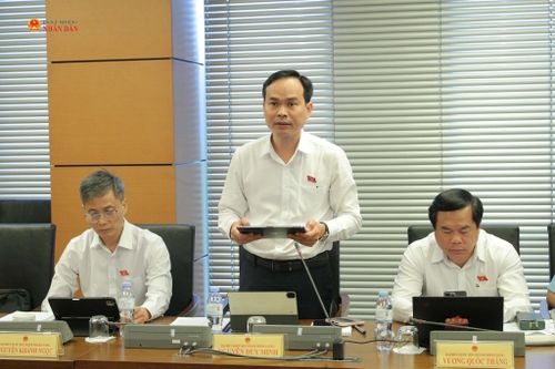 ĐBQH Nguyễn Duy Minh (TP. Đà Nẵng) phát biểu thảo luận tại Tổ 15. Ảnh: Hồ Long