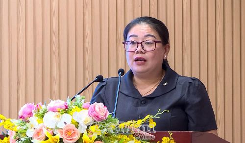 Phó Giám đốc Sở Nội vụ Trần Yến Hòa giải đáp các kiến nghị liên quan đến quyền, lợi ích hợp pháp của người lao động.