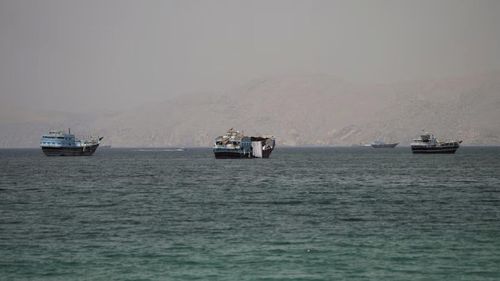  Tàu thuyền tại eo biển Hormuz nhìn từ Musandam, Oman. (Ảnh: Reuters)