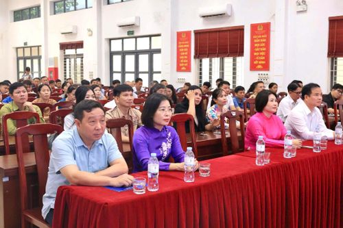 Các đại biểu tham dự hội nghị ra mắt bản đồ số xã Thường Tín sáng 6-8. Ảnh: PV