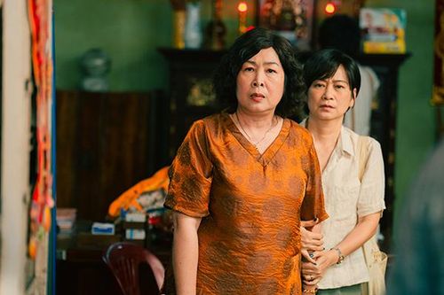 Hình ảnh NSND Hồng Vân trong "Lên hương".