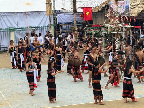 Người dân Trà Giáp trong một ngày của lễ hội của mình ở vùng đất này. Ảnh: TT