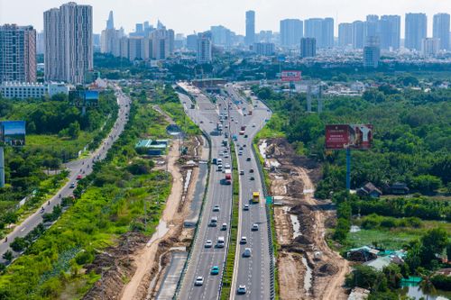  Do vậy, việc đầu tư mở rộng đoạn đường dẫn từ nút giao An Phú đến đường Vành đai 2 từ quy mô 4 lên 8 làn xe là rất cấp thiết để kết nối tới sân bay quốc tế Long Thành, giải quyết tình trạng ùn tắc hiện nay. 