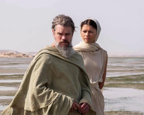 Matt Damon (Odysseus) và Zendaya (Athena) trong phim The Odyssey của đạo diễn Christopher Nolan. Ảnh: Universal Pictures.