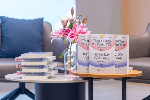  Cuốn "Tăng trưởng phi tuyến tính" cho thấy giáo dục là yếu tố quan trọng để phát triển ngành công nghiệp ôtô. Ảnh: Tasco Auto. 