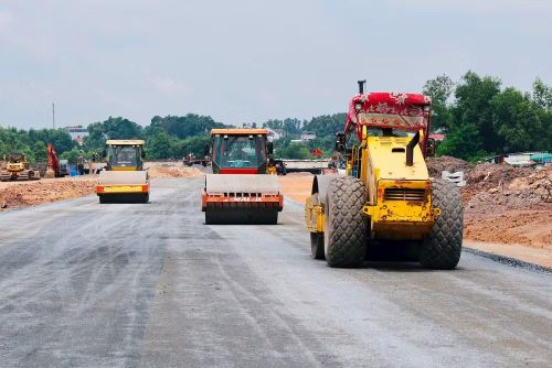 Thi công san nền Dự án đường 25C kết nối sân bay Long Thành.