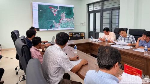 Chủ đầu tư báo cáo dự án Hồ chứa nước Ka pét. (Ảnh: Thanh Hải)