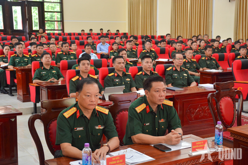  Các đại biểu, cán bộ, nhân viên dự khai mạc tập huấn.