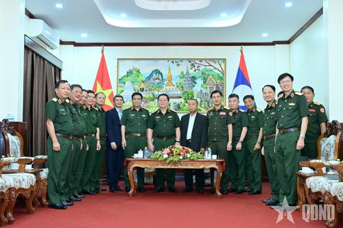  Đại tướng Nguyễn Trọng Nghĩa cùng đoàn cán bộ chính trị cấp cao QĐND Việt Nam thăm Thượng tướng Thongloi Silivong.
