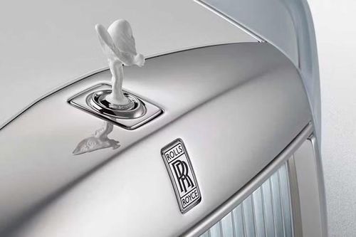 Đây là phiên bản giới hạn từng được thương hiệu xe sang Anh quốc trình làng trong khuôn khổ Monterey Car Week 2024. Mẫu xe này cũng thuộc nhóm những chiếc Phantom hiếm nhất trong lịch sử Rolls-Royce. Chỉ 10 xe được chế tạo để phân phối trên toàn cầu và tất cả đều có khách hàng đặt mua ngay khi mẫu xe chính thức được công bố.