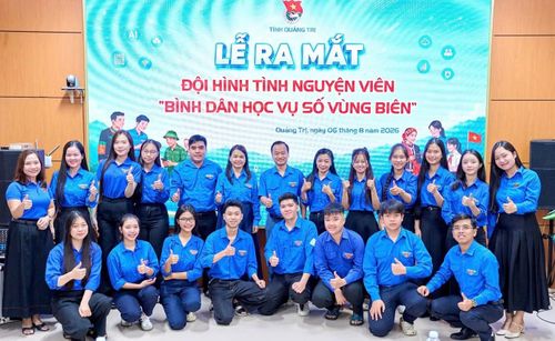 Đội hình tình nguyện viên “Bình dân học vụ số vùng biên” tỉnh Quảng Trị.