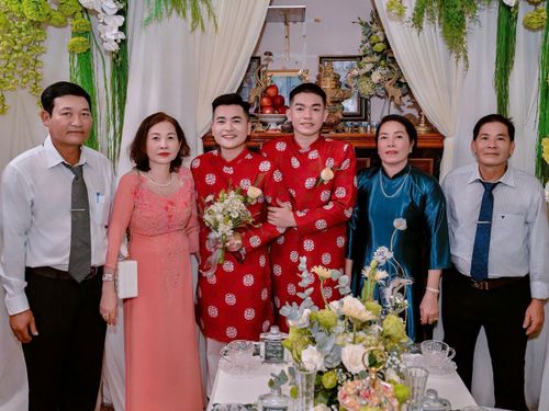 Hai chàng trai có hôn lễ như ý nguyện. Ảnh: NVCC