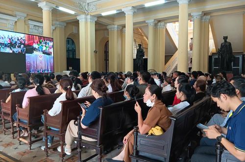 Các bị hại tại tòa. Ảnh: TP