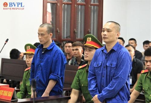 Bị cáo Nguyễn Thành Long (Tiến "Bịp" - phải) và Nguyễn Văn Tuấn (trái) lĩnh án 8 năm tù.