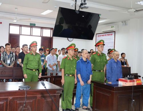 2 bị cáo tại phiên tòa.