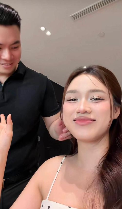 Hoa hậu Đỗ Thị Hà chia sẻ khoảnh khắc đời thường.