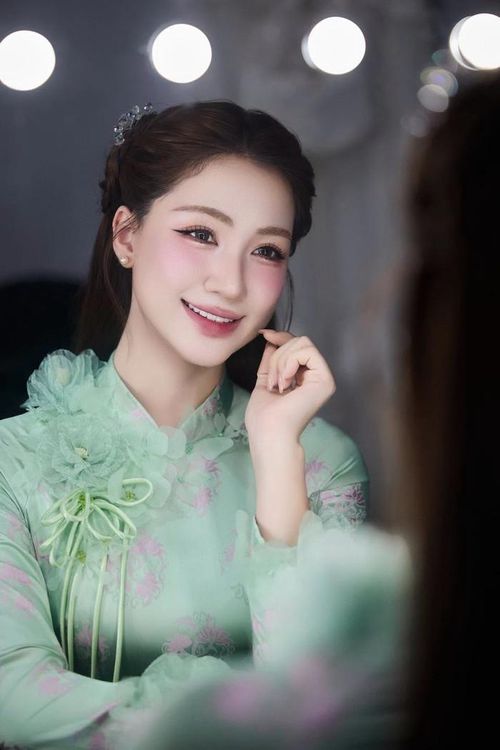 Hòa Minzy vốn sở hữu mối quan hệ thân thiết với nhiều nghệ sĩ ở trong giới showbiz. Ảnh: FBNV