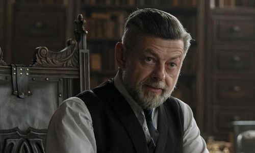 Andy Serkis thủ vai Alfred Pennyworth trong The Batman. Ảnh: NSX