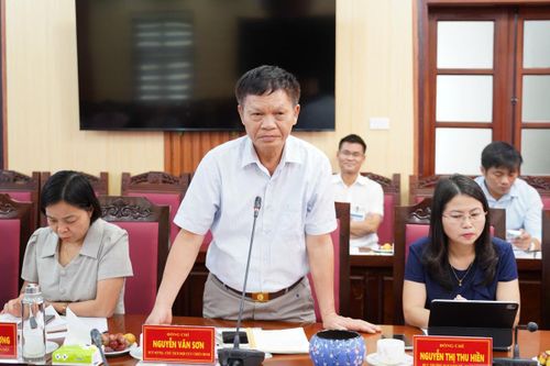 Ông Nguyễn Văn Sơn, Chủ tịch Hội cựu chiến binh xã Quang Minh, phát biểu tại hội nghị.