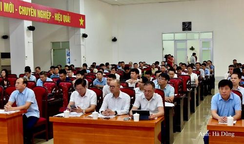Hội nghị gặp mặt doanh nghiệp, nhà đầu tư nhằm kịp thời tháo gỡ khó khăn, vướng mắc trong quá trình triển khai các dự án, đồng thời phát huy hiệu quả tiềm năng phát triển năng lượng của địa phương.