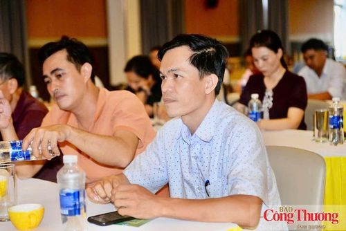 Nhiều vấn đề thắc mắc về thương mại điện tử, trách nhiệm của người quảng bá sản phẩm... được nêu ra tại buổi tập huấn