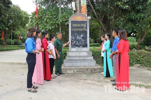 Hoạt động giáo dục truyền thống tại Khu Di tích chiến khu Ngọc Trạo.
