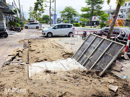 Một đoạn vỉa hè trên đường Phan Thị Ràng, phường Rạch Giá. Ảnh: THỤY DU