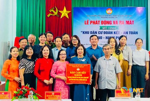 Ủy ban MTTQ Việt Nam phường Hương Trà ra mắt mô hình điểm “Khu dân cư đoàn kết - an toàn - ấm no - hạnh phúc” tại tổ dân phố An Sơn. Ảnh: Ủy ban MTTQ Việt Nam phường cung cấp.