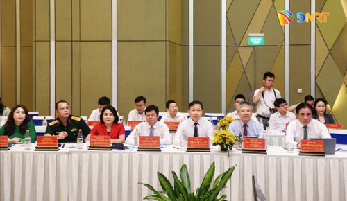 Các đồng chí lãnh đạo thành phố Đà Nẵng dự hội nghị. Ảnh: NGỌC PHÚ