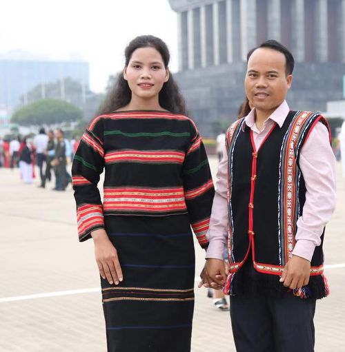  Gia đình anh Siu Hoách vinh dự là 1 trong 15 gia đình trẻ hạnh phúc tiêu biểu toàn quốc được Ủy ban Trung ương Hội LHTN Việt Nam tuyên dương. Ảnh: ĐVCC 