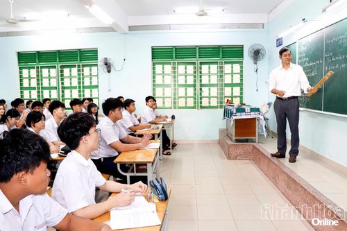 Học sinh Trường THCS Trần Quốc Toản (phường Nha Trang).