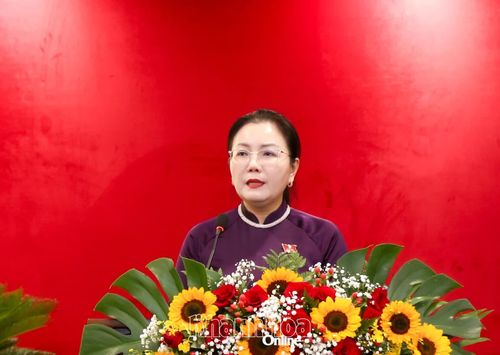 Đồng chí Phạm Thị Xuân Trang trình bày dự kiến chương trình kỳ họp.