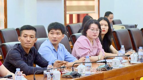 Các thí sinh tham gia kỳ tuyển dụng.