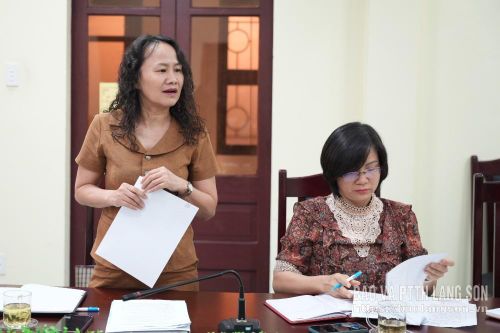 Đại diện Sở Giáo dục và Đào tạo phát biểu tại cuộc họp