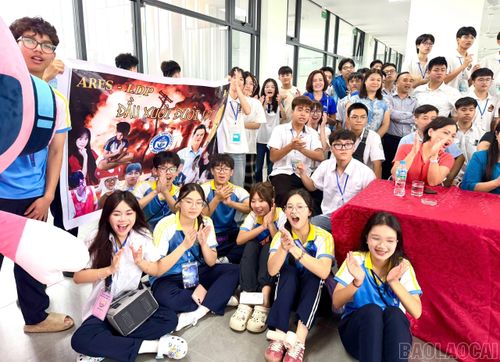 Tại trại hè diễn ra nhiều hoạt động bổ ích, ý nghĩa, tạo môi trường giao lưu, cọ xát cho thầy cô và các em học sinh.