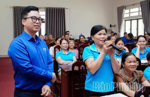 Đoàn thanh niên Trường Đại học Hùng Vương phối hợp với Công an xã, Đoàn thanh niên và Hội LHPN xã Thượng Long tổ chức chương trình “Bình dân học vụ số”, tuyên truyền phòng, chống lừa đảo trên không gian mạng.