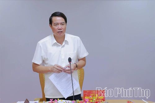 Trưởng Ban Kinh tế - Ngân sách HĐND tỉnh Nguyễn Thái Thịnh phát biểu kết luận hội nghị.