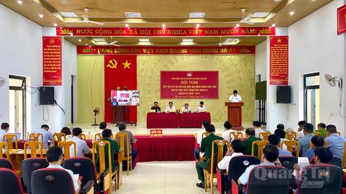 Quang cảnh buổi tiếp xúc cử tri tại xã Dân Hóa - Ảnh: H.N