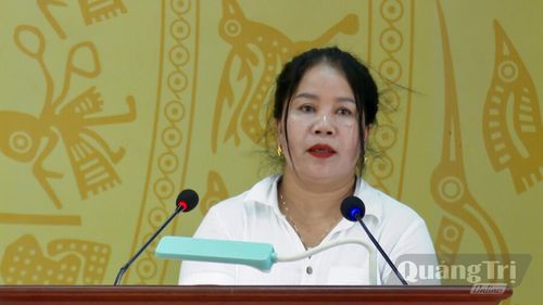 Cử tri xã Dân Hóa phát biểu ý kiến tại hội nghị - Ảnh: H.N