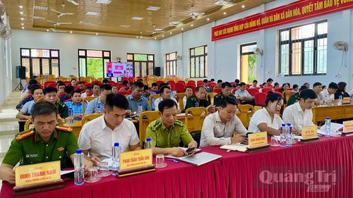 Đông đảo cử tri xã Dân Hóa tham dự hội nghị - Ảnh: H.N