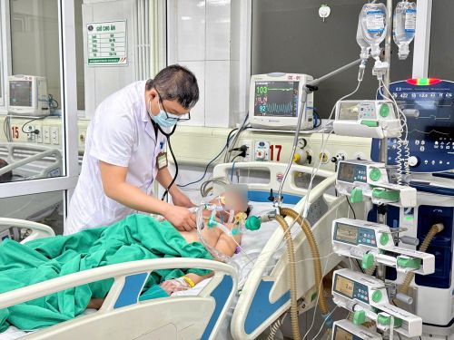 Một ca nhiễm cúm mùa biến chứng nặng phải điều trị tích cực tại Bệnh viện Bệnh nhiệt đới Trung ương.