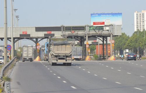 Trạm thu phí cầu Đồng Nai đã dừng thu phí nhiều năm.