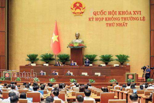 Phó Chủ tịch Quốc hội Nguyễn Hồng Diên điều hành phiên họp. Ảnh: Đức Thanh