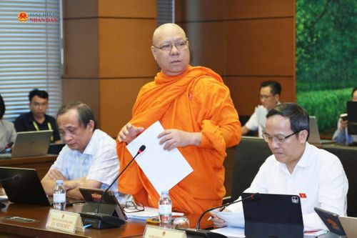 ĐBQH, Thượng tọa Lý Minh Đức (TP. Cần Thơ) phát biểu tại phiên thảo luận tổ chiều 6/8. Ảnh: An Nhiên