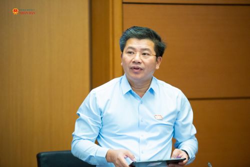 ĐBQH Trần Vũ Khiêm (Quảng Trị) phát biểu thảo luận tại Tổ 13