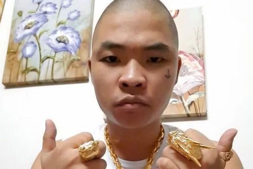 Hình ảnh quen thuộc trên mạng xã hội của Khánh sky